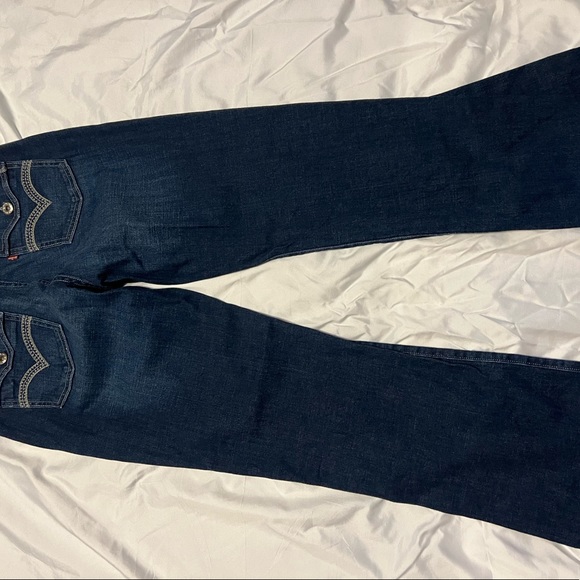 EUC Levi’s denim jeans. Size 8. - Picture 7 of 9